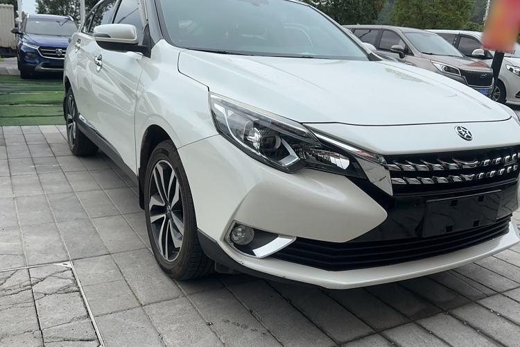 Used Venucia T90 2018 2.0L CVT Smart Connect Luxury Edition China V Standard Exterior 4