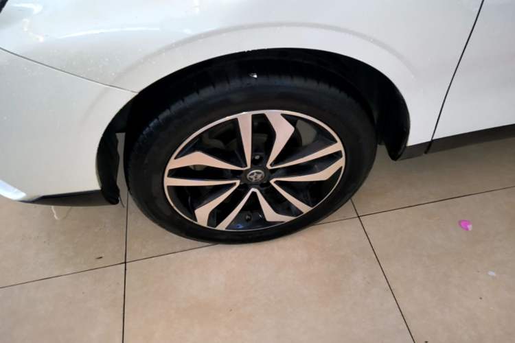 Used Venucia T90 2018 2.0L CVT Smart Connect Fashion Edition China V Standard Exterior 4