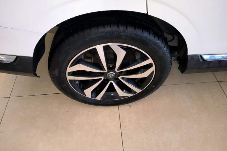 Used Venucia T90 2018 2.0L CVT Smart Connect Fashion Edition China V Standard Exterior 5