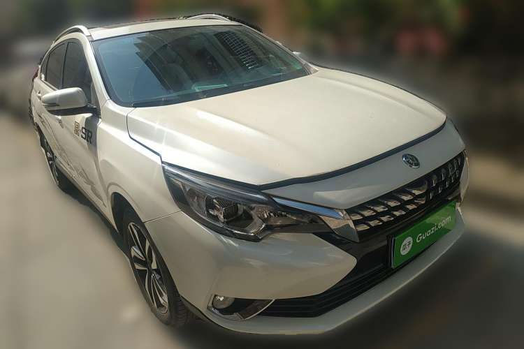 Used Venucia T90 2018 2.0L CVT Smart Connect Prestige Version China VI Standard Front Right 45 Deg
