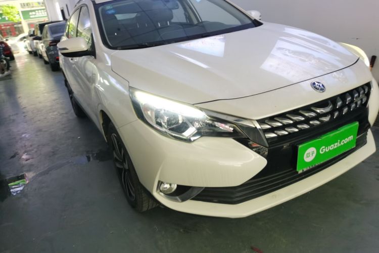 Used Venucia T90 2018 2.0L CVT Smart Connect Luxury Edition China V Standard Front Right 45 Deg