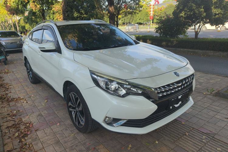 Used Venucia T90 2018 2.0L CVT Smart Connect Luxury Edition China V Standard Front Right 45 Deg