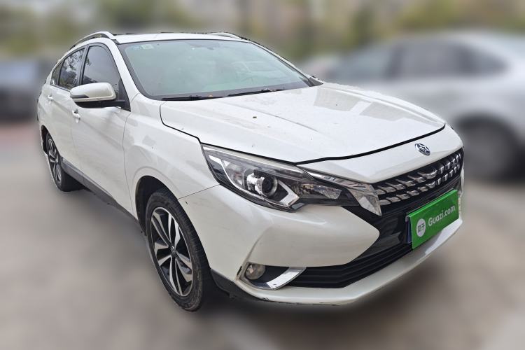 Used Venucia T90 2018 2.0L CVT Smart Connect Luxury Edition China V Standard Front Right 45 Deg