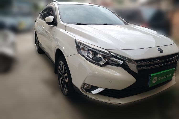Used Venucia T90 2018 2.0L CVT Smart Connect Luxury Edition China V Standard Front Right 45 Deg
