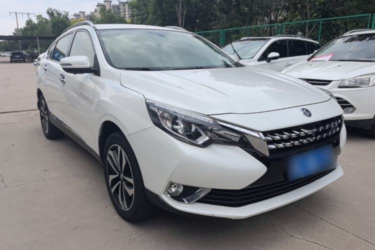 Used Venucia T90 2018 2.0L CVT Smart Connect Luxury Edition China V Standard Front Right 45 Deg