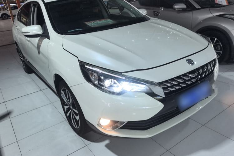 Used Venucia T90 2018 2.0L CVT Smart Connect Luxury Edition China V Standard Front Right 45 Deg