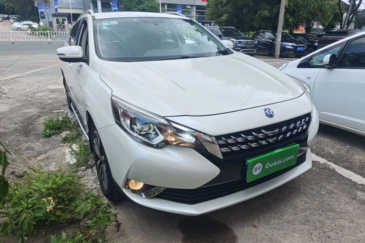 Used Venucia T90 2018 2.0L CVT Smart Connect Prestige Version China VI Standard Front Right 45 Deg