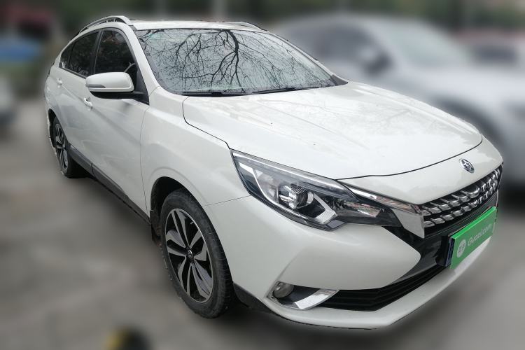 Used Venucia T90 2018 2.0L CVT Smart Connect Luxury Edition China V Standard Front Right 45 Deg