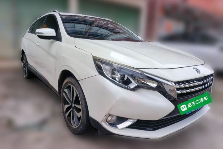 Used Venucia T90 2018 2.0L CVT Smart Connect Luxury Edition China V Standard Front Right 45 Deg