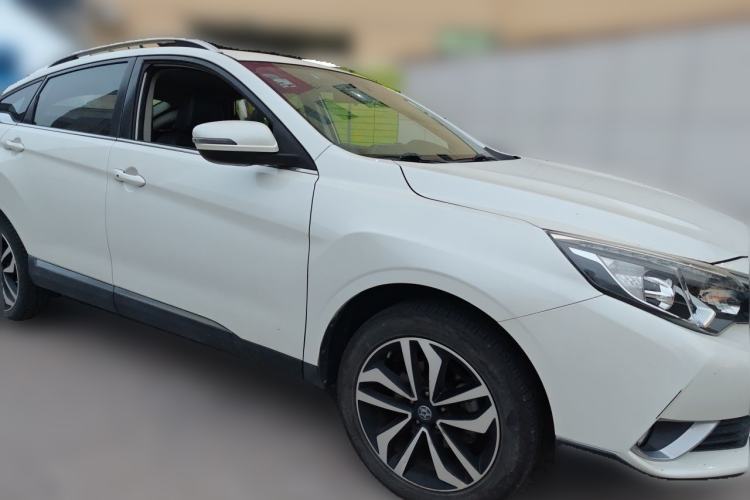 Used Venucia T90 2018 2.0L CVT Smart Connect Luxury Edition China V Standard Front Right 45 Deg