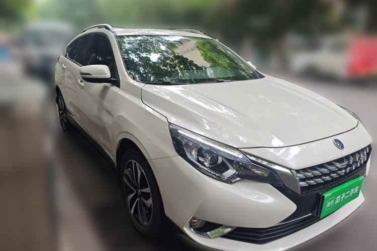 Used Venucia T90 2018 2.0L CVT Smart Connect Luxury Edition China V Standard Front Right 45 Deg