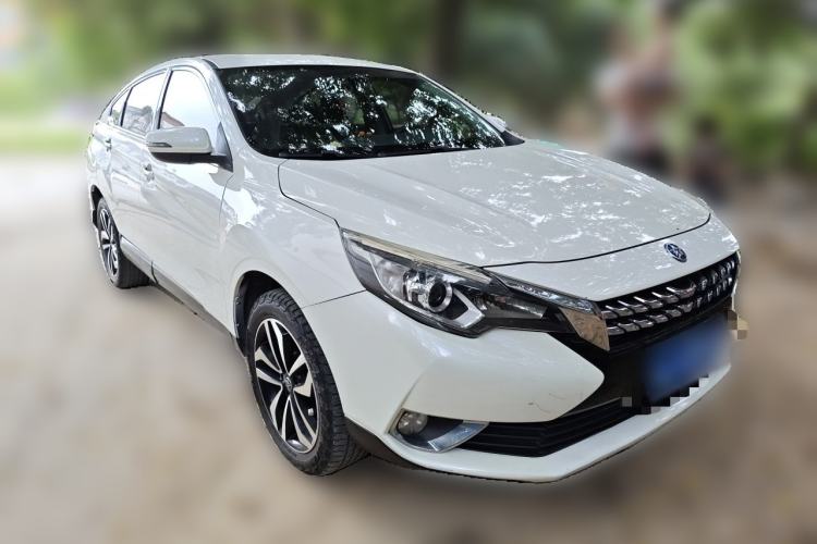Used Venucia T90 2018 2.0L CVT Smart Connect Fashion Edition China V Standard Front Right 45 Deg