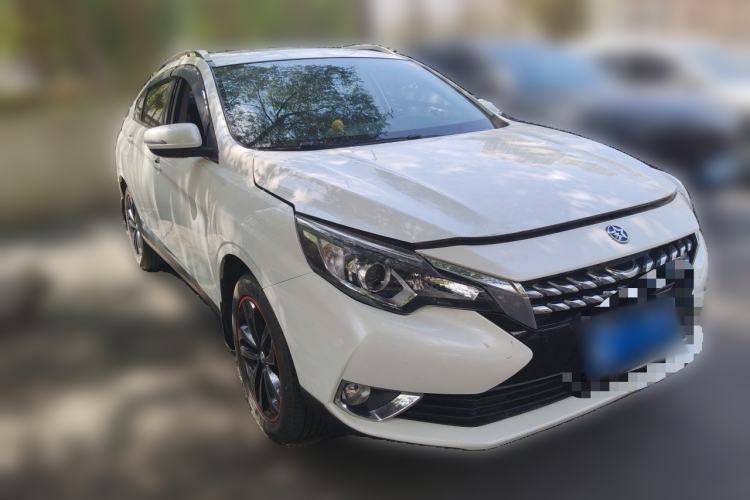 Used Venucia T90 2018 2.0L CVT Smart Connect Luxury Edition China V Standard Front Right 45 Deg