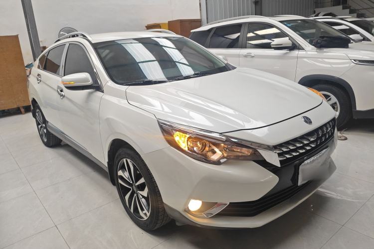 Used Venucia T90 2018 2.0L CVT Smart Connect Fashion Edition China VI Standard Front Right 45 Deg