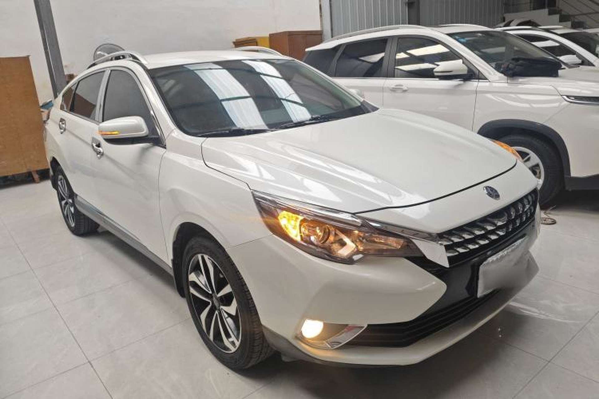 Used Venucia T90 2018 2.0L CVT Smart Connect Fashion Edition China VI Standard Front Right 45 Deg