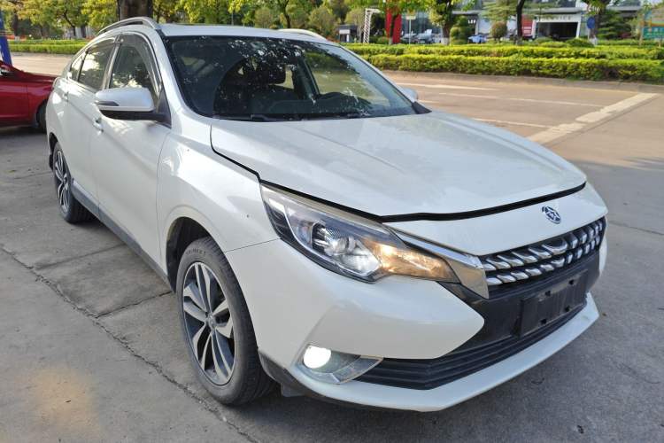 Used Venucia T90 2018 2.0L CVT Smart Connect Luxury Edition China V Standard Front Right 45 Deg