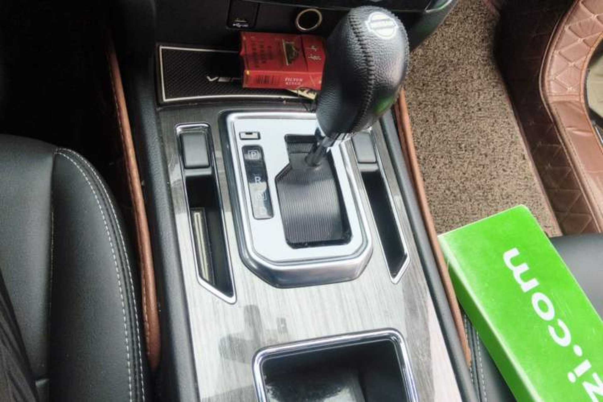 Used Venucia T90 2018 2.0L CVT Smart Connect Prestige Version China VI Standard Gear Lever