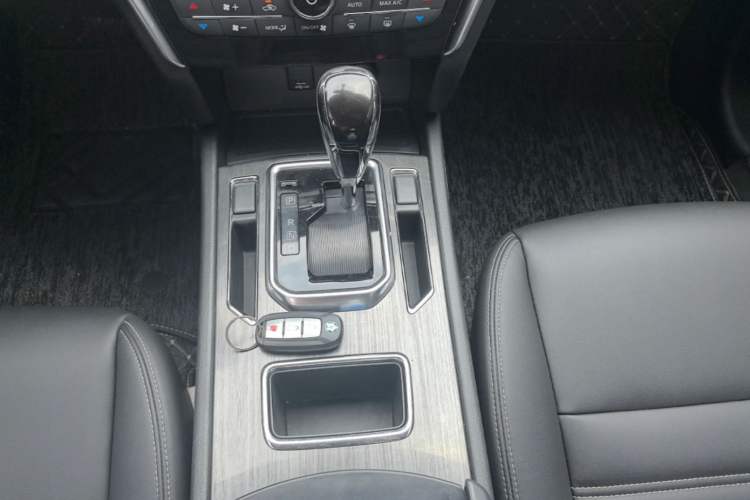 Used Venucia T90 2018 2.0L CVT Smart Connect Luxury Edition China V Standard Gear Lever