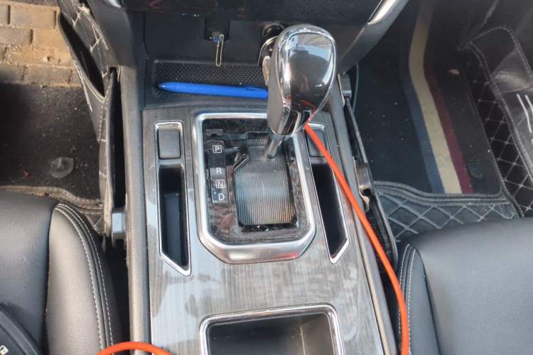 Used Venucia T90 2018 2.0L CVT Smart Connect Luxury Edition China V Standard Gear Lever