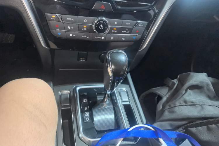 Used Venucia T90 2018 2.0L CVT Smart Connect Luxury Edition China V Standard Gear Lever