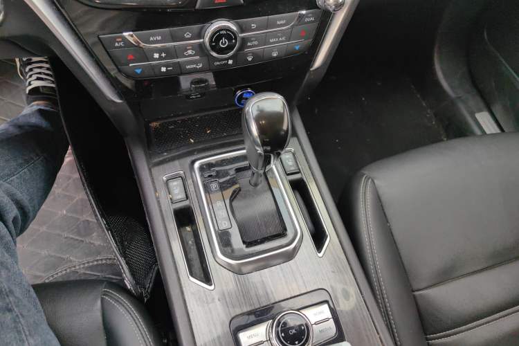 Used Venucia T90 2018 2.0L CVT Smart Connect Leading Edition China V Standard Gear Lever