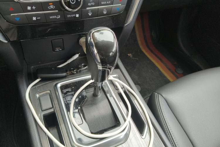 Used Venucia T90 2018 2.0L CVT Smart Connect Luxury Edition China V Standard Gear Lever