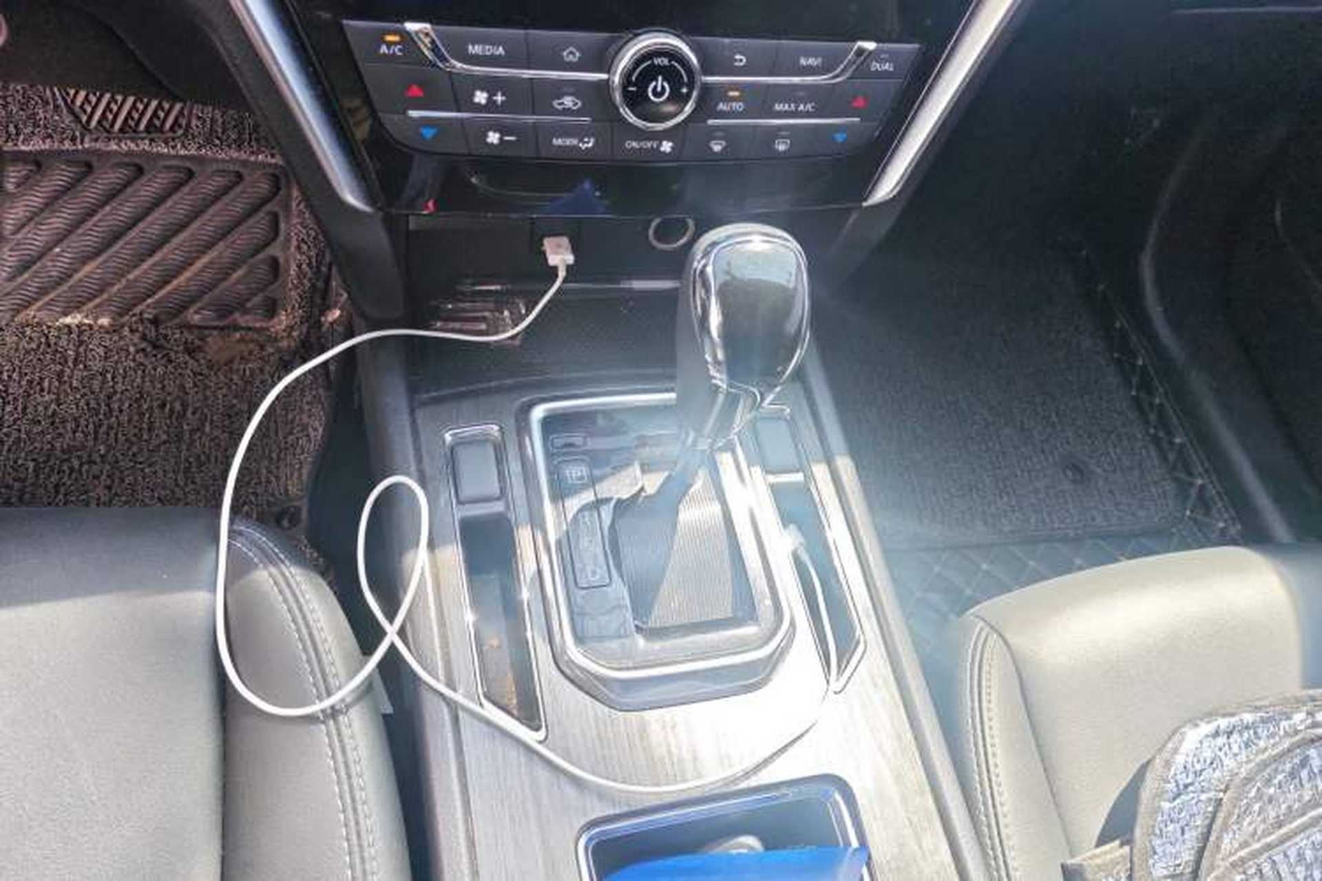 Used Venucia T90 2018 2.0L CVT Smart Connect Luxury Edition China V Standard Gear Lever