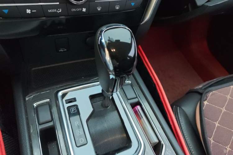 Used Venucia T90 2018 2.0L CVT Smart Connect Luxury Edition China V Standard Gear Lever