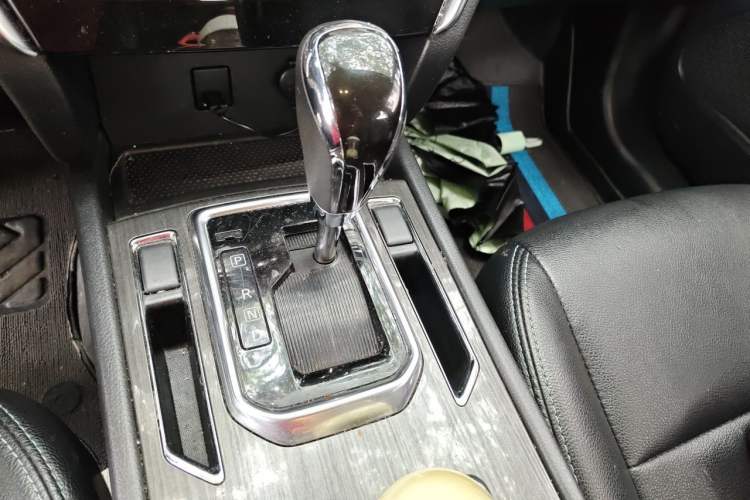Used Venucia T90 2018 2.0L CVT Smart Connect Fashion Edition China V Standard Gear Lever