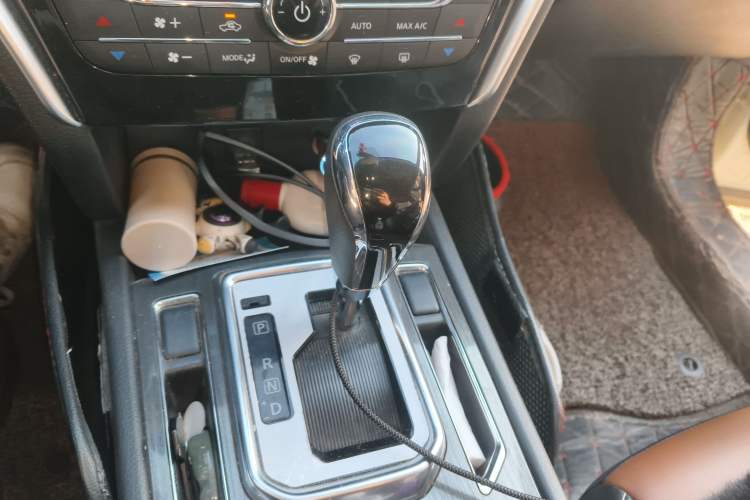 Used Venucia T90 2018 2.0L CVT Smart Connect Prestige Version China VI Standard Gear Lever