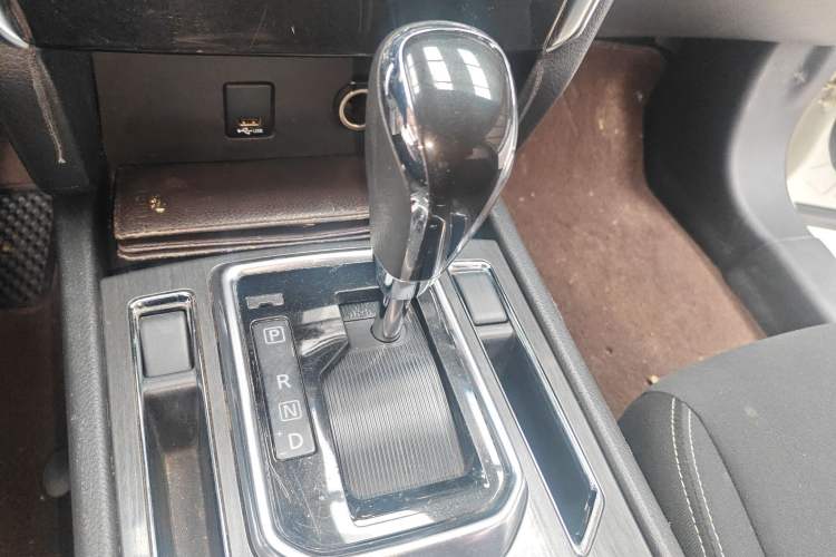 Used Venucia T90 2018 2.0L CVT Smart Connect Fashion Edition China VI Standard Gear Lever