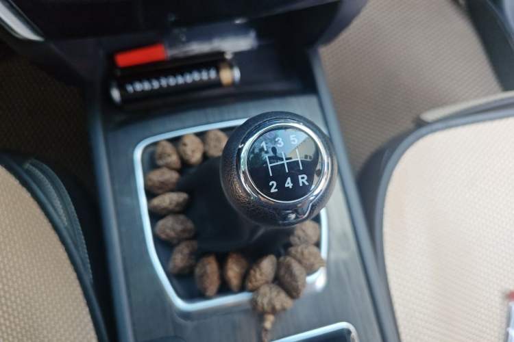 Used Venucia T90 2018 1.4T Manual Smart Connect Style Version China V Standard Gear Lever