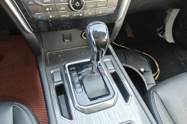 Used Venucia T90 2018 2.0L CVT Smart Connect Luxury Edition China V Standard Gear Lever
