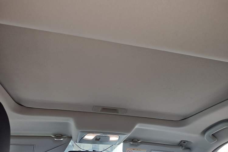 Used Venucia T90 2018 2.0L CVT Smart Connect Luxury Edition China V Standard Headliner