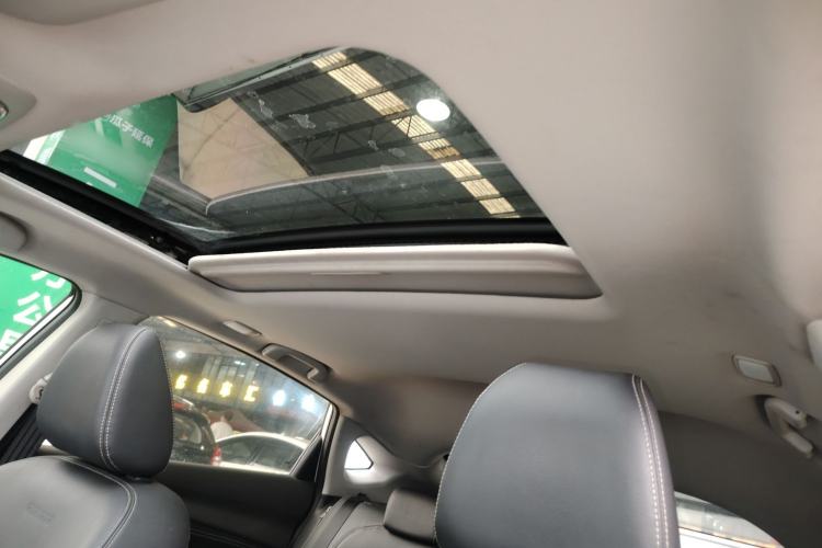 Used Venucia T90 2018 2.0L CVT Smart Connect Luxury Edition China V Standard Headliner
