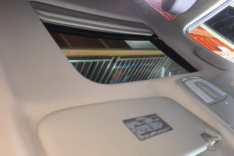Used Venucia T90 2018 2.0L CVT Smart Connect Luxury Edition China V Standard Headliner