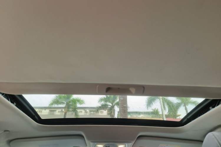 Used Venucia T90 2018 2.0L CVT Smart Connect Luxury Edition China V Standard Headliner