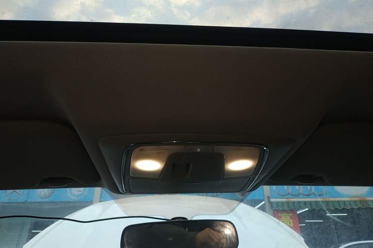 Used Venucia T90 2018 2.0L CVT Smart Connect Prestige Version China VI Standard Headliner