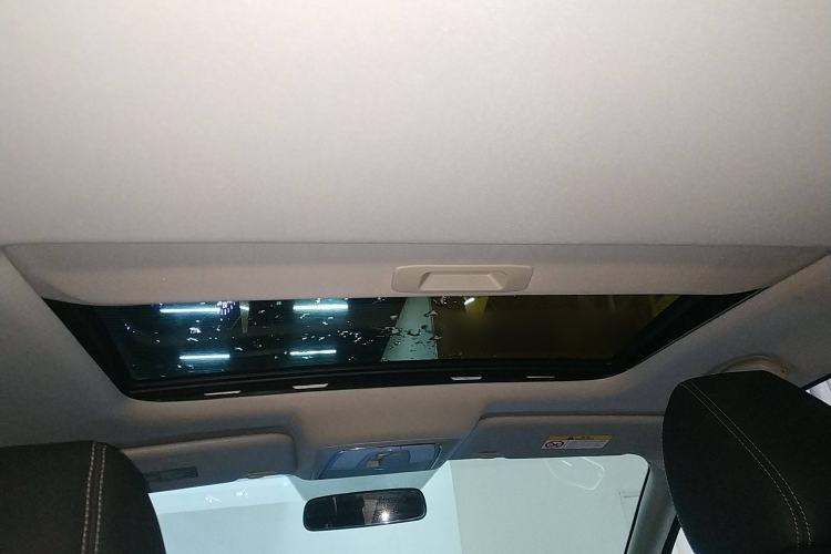 Used Venucia T90 2018 2.0L CVT Smart Connect Prestige Version China VI Standard Headliner