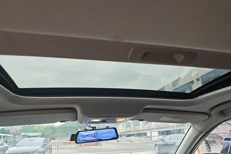Used Venucia T90 2018 2.0L CVT Smart Connect Prestige Version China VI Standard Headliner