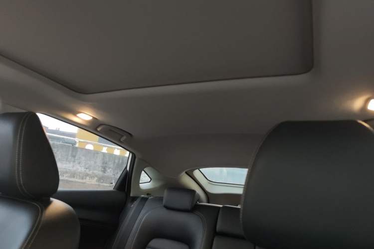 Used Venucia T90 2018 2.0L CVT Smart Connect Luxury Edition China V Standard Headliner