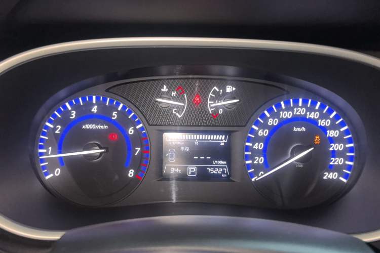 Used Venucia T90 2018 2.0L CVT Smart Connect Luxury Edition China V Standard Instrument Cluster
