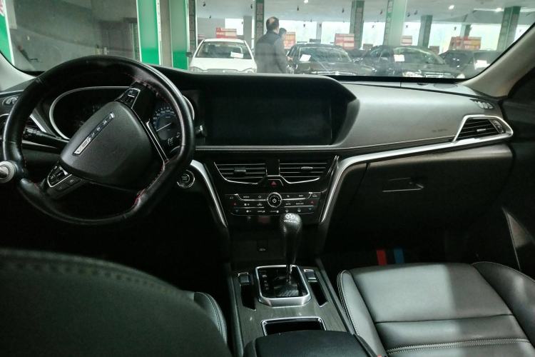 Used Venucia T90 2018 2.0L CVT Smart Connect Luxury Edition China V Standard Interior 1
