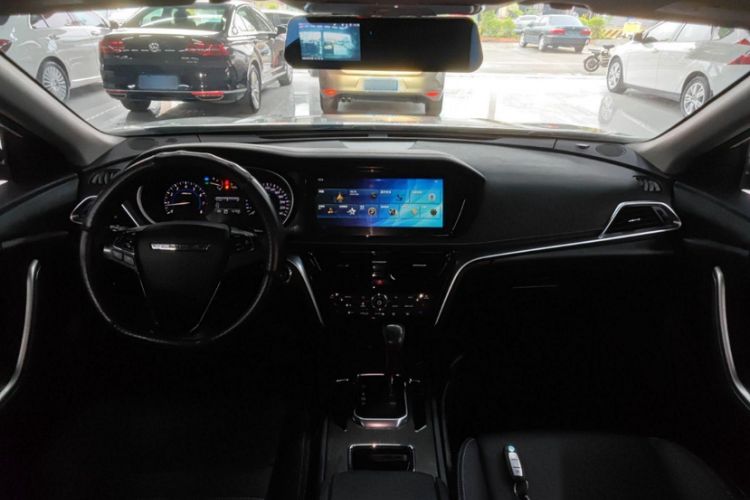 Used Venucia T90 2018 2.0L CVT Smart Connect Luxury Edition China V Standard Interior 1