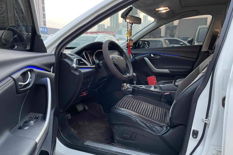 Used Venucia T90 2018 2.0L CVT Smart Connect Leading Edition China V Standard Interior 1
