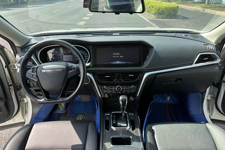 Used Venucia T90 2018 2.0L CVT Smart Connect Luxury Edition China V Standard Interior 1