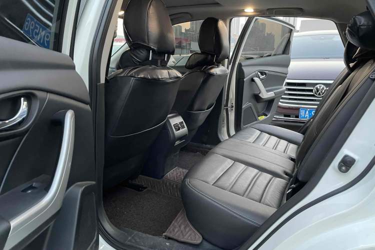 Used Venucia T90 2018 2.0L CVT Smart Connect Leading Edition China V Standard Interior 2