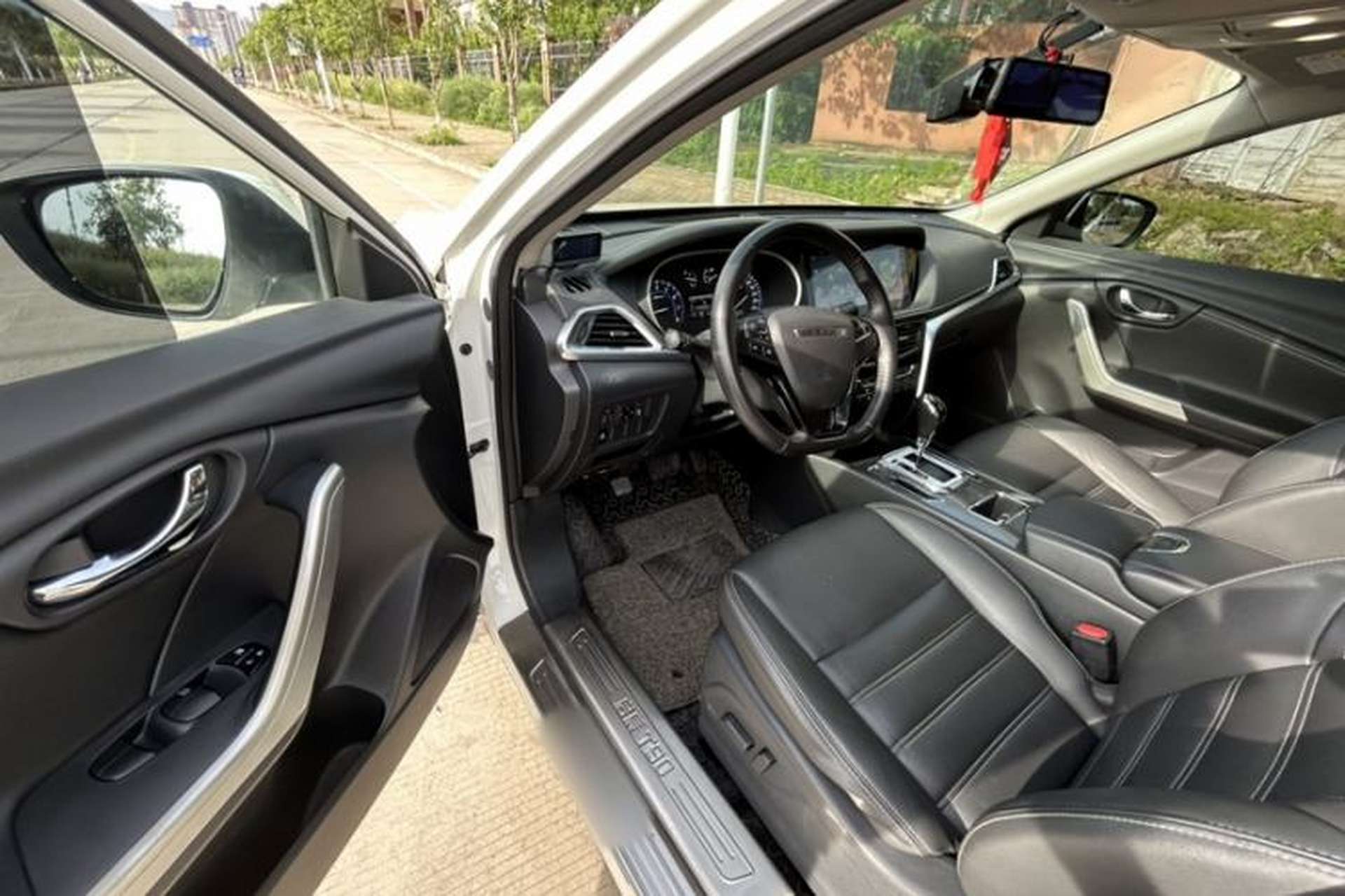 Used Venucia T90 2018 2.0L CVT Smart Connect Luxury Edition China V Standard Interior 2