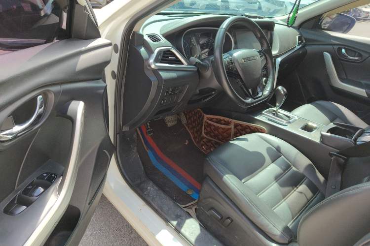 Used Venucia T90 2018 2.0L CVT Smart Connect Luxury Edition China V Standard Interior 2