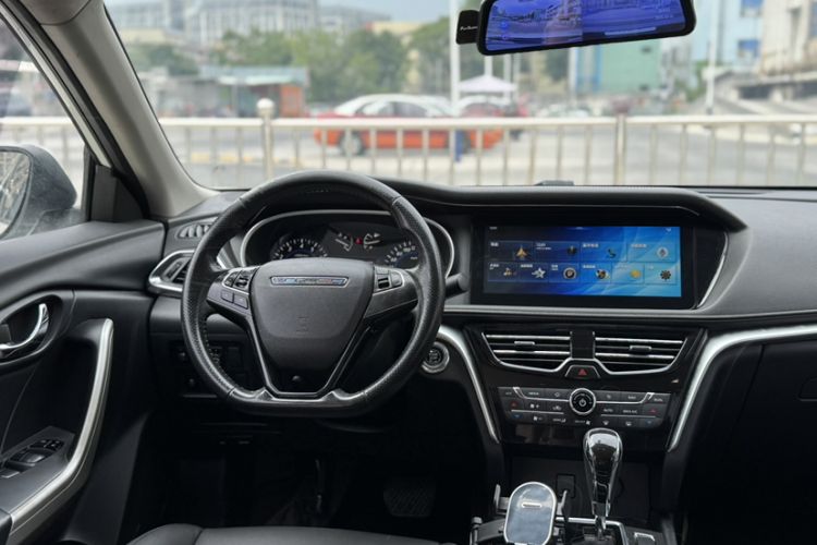 Used Venucia T90 2018 2.0L CVT Smart Connect Prestige Version China VI Standard Interior 2